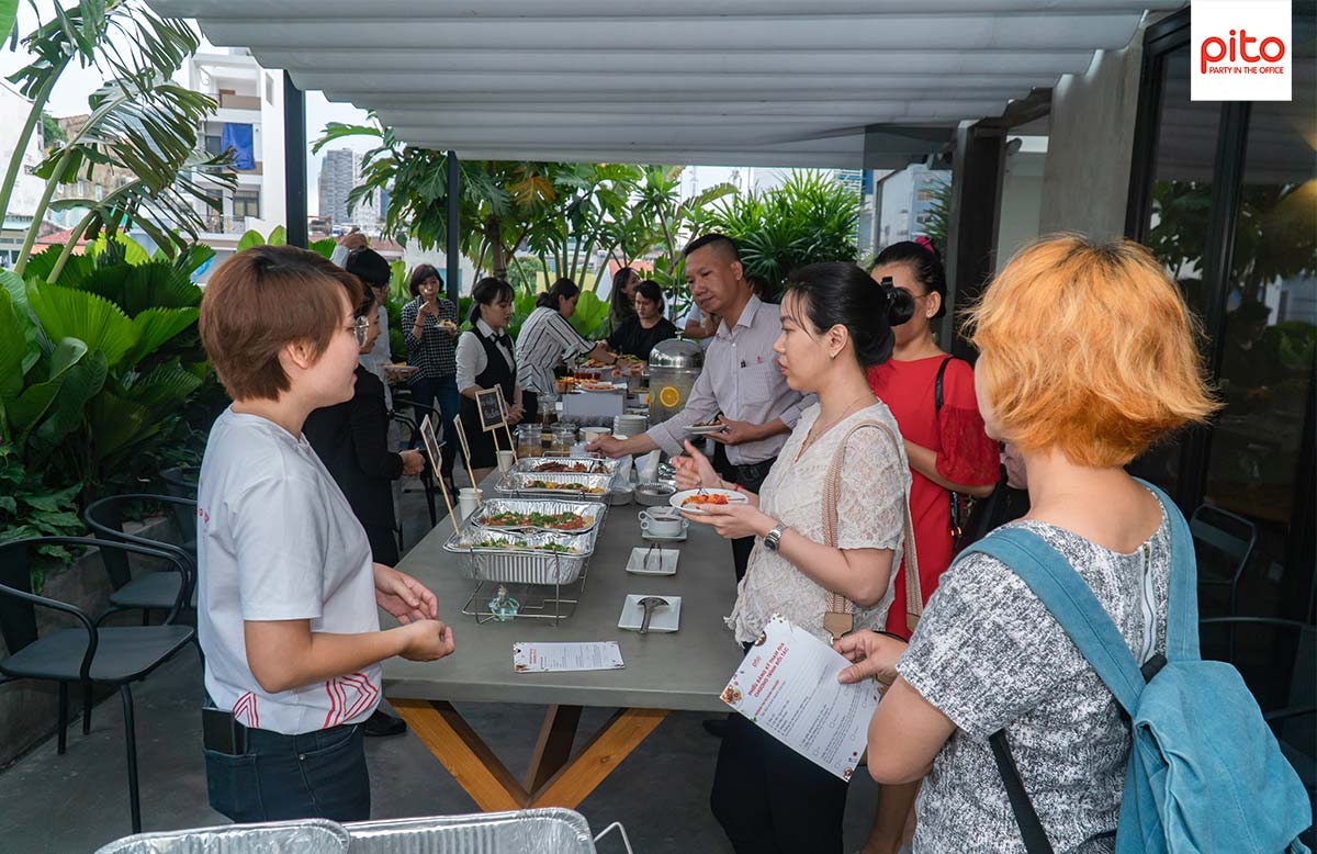 Thưởng thức tiệc tại Workshop tiệc tận nơi