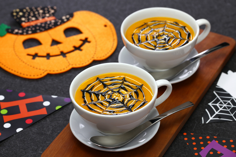 Súp bí đỏ mạng nhện Halloween