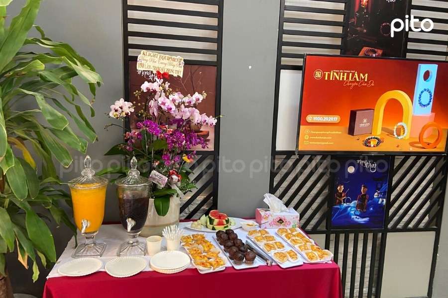 Tiệc khai trương Tinh Lâm