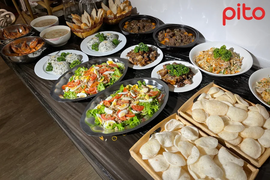 thuc-don-tiec-ban-tat-nien-am-cung-tai-van-phong