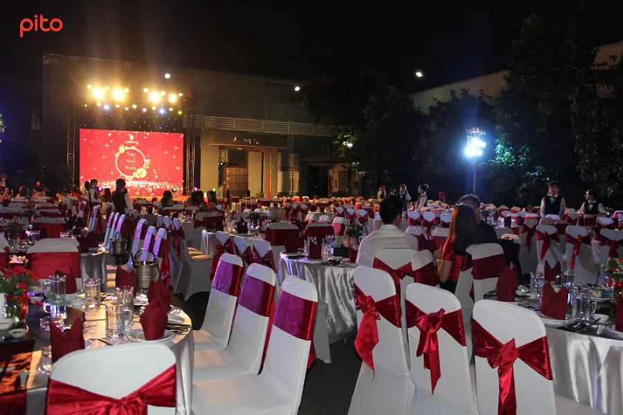 Tiệc tất niên tại văn phòng