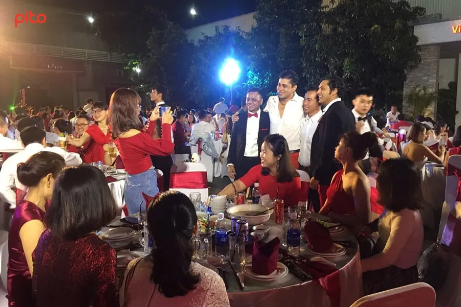 Tiệc tất niên tại văn phòng