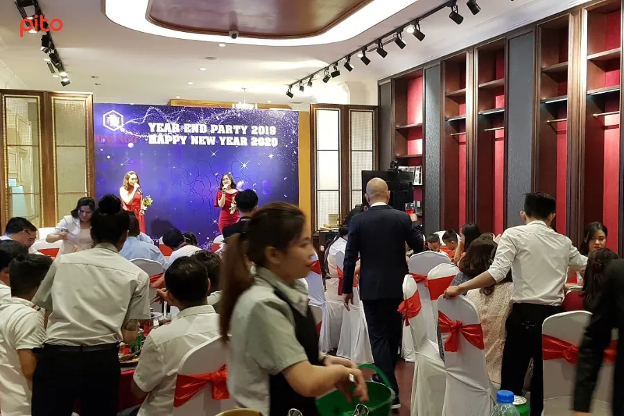 Tiệc tất niên tại văn phòng