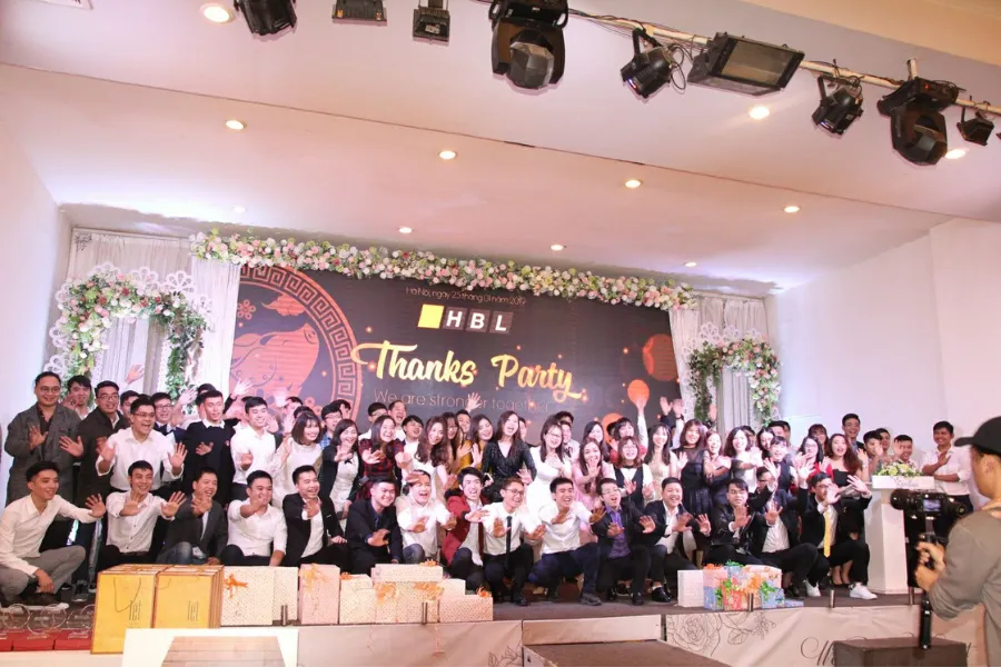 Tiệc tất niên tại văn phòng