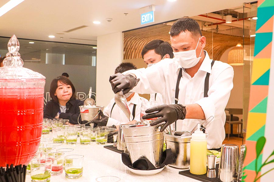 Bartender-Khanh-thanh-Khai-truong-Van-Phong-Lazada