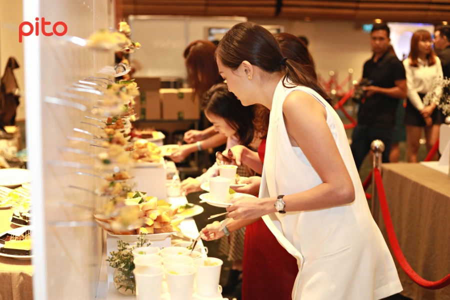 Khách chọn Canapes Wall