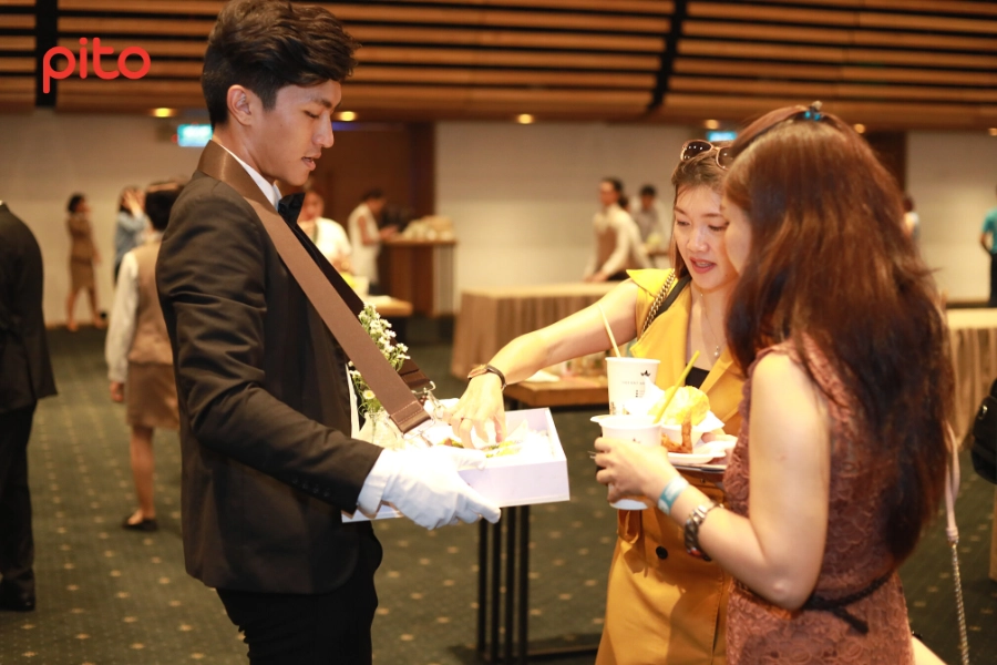 Khách chọn Canapes