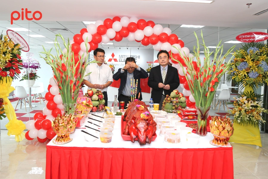 Chủ lễ cúng khai trương
