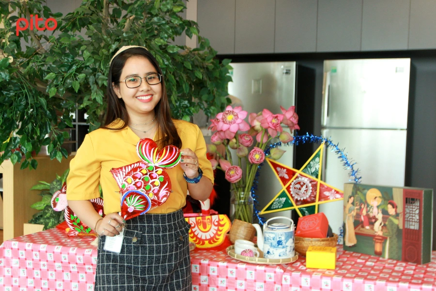 Chụp ảnh với lồng đèn trung thu