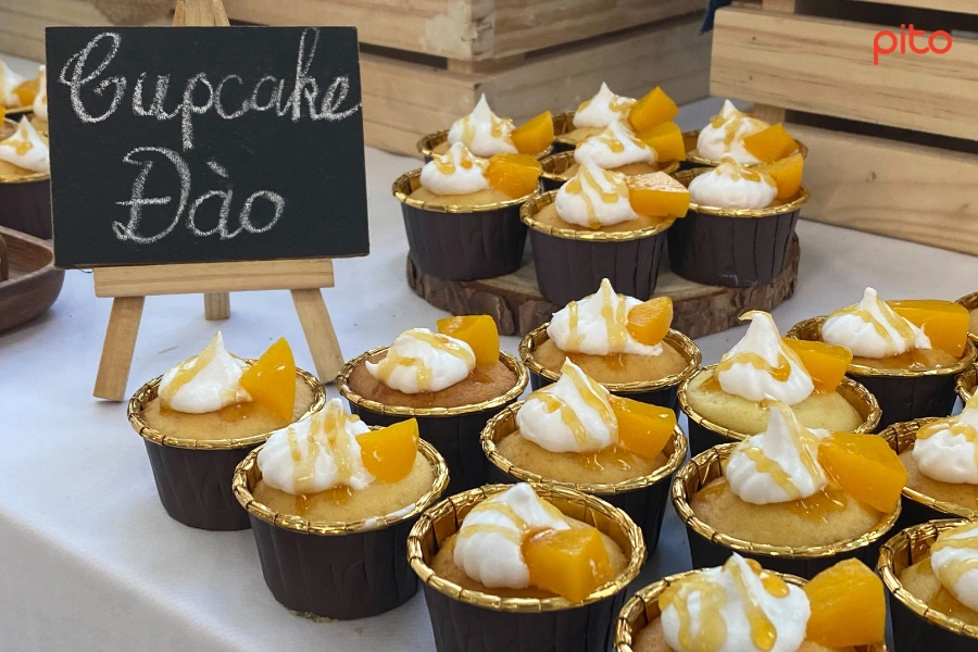 Quà 8/3 bánh cupcake đào PITO