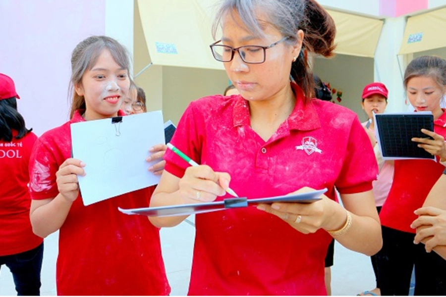 Vẽ tiếp sức