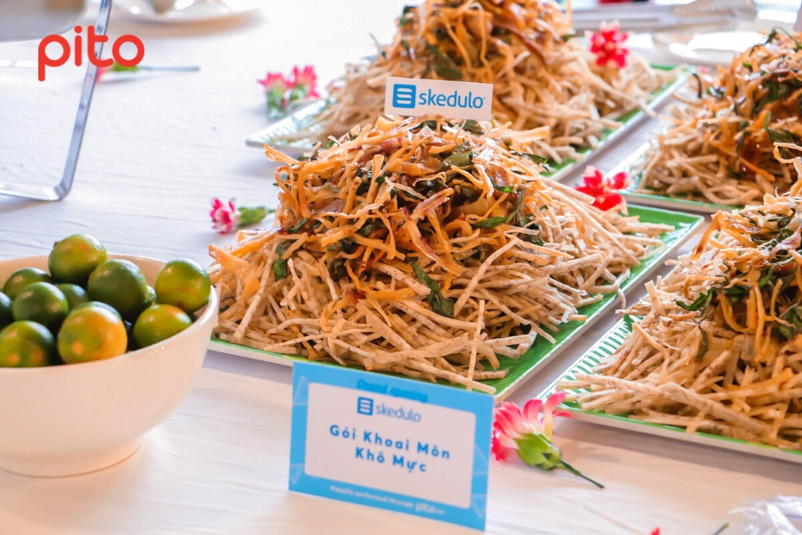 Gỏi khoai môn khô mực