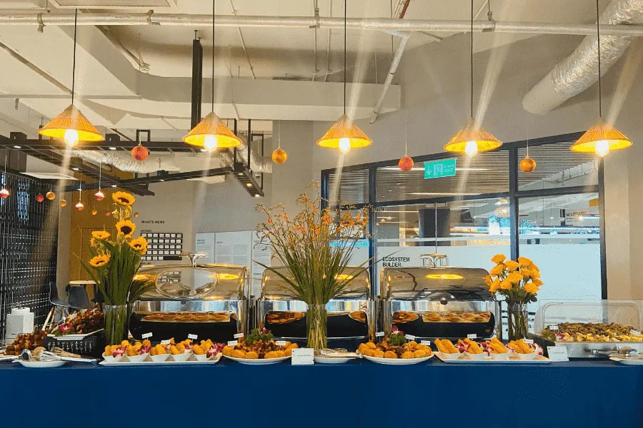 Tiệc buffet tất niên văn phòng