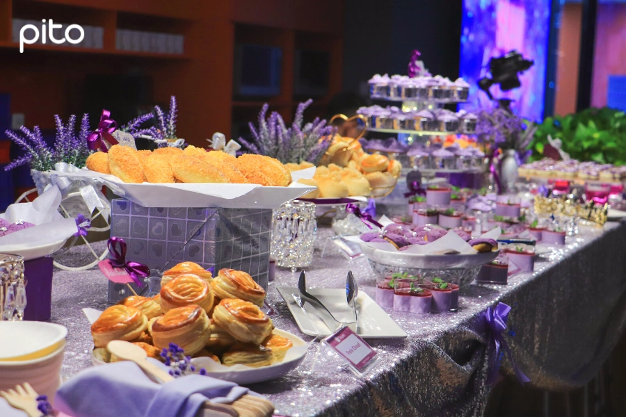 Bàn tiệc tea break sắc tím tại Shopee