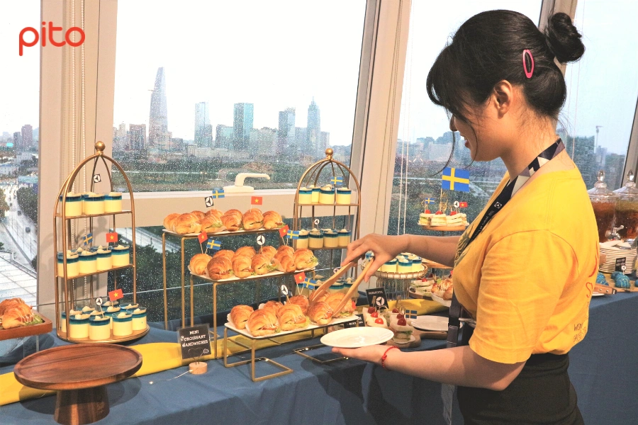Nhân viên Electrolux dùng tiệc Tea break