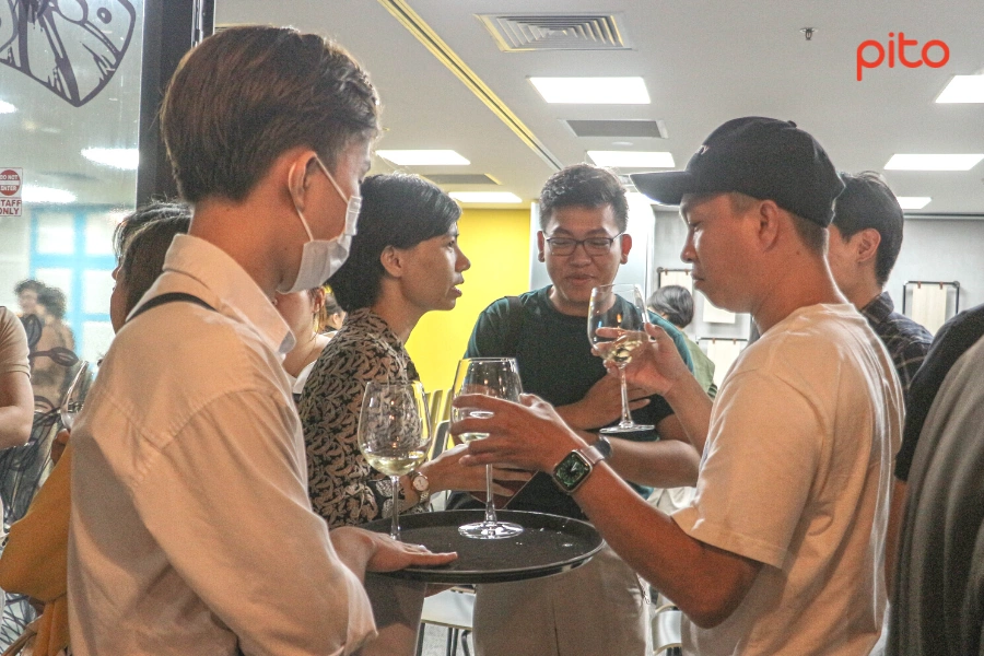Pass-around-tai-tiec-buffet-Amazon-web-service Pass Around tại tiệc Buffet Amazon Web Service