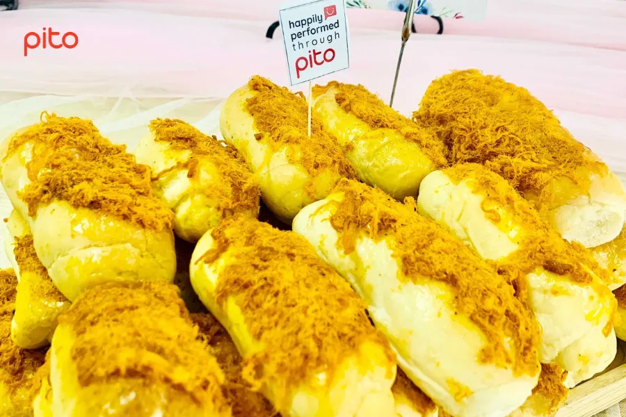 Bánh mì chà bông gà