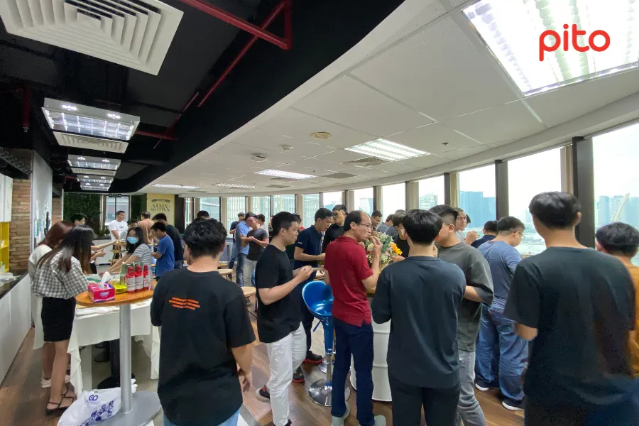 Các bạn nam tại Chợ Tốt