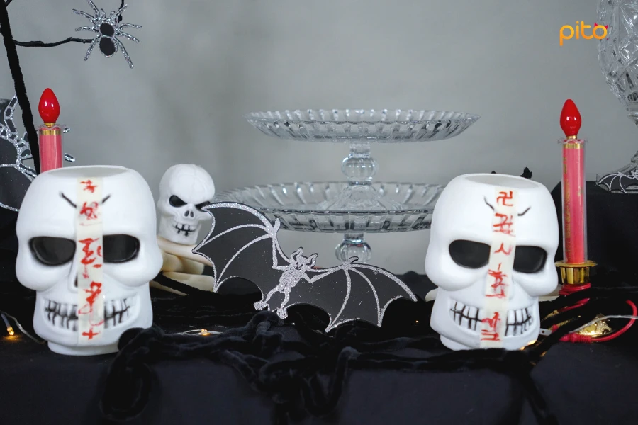 Đầu lâu trang trí bàn tiệc Halloween