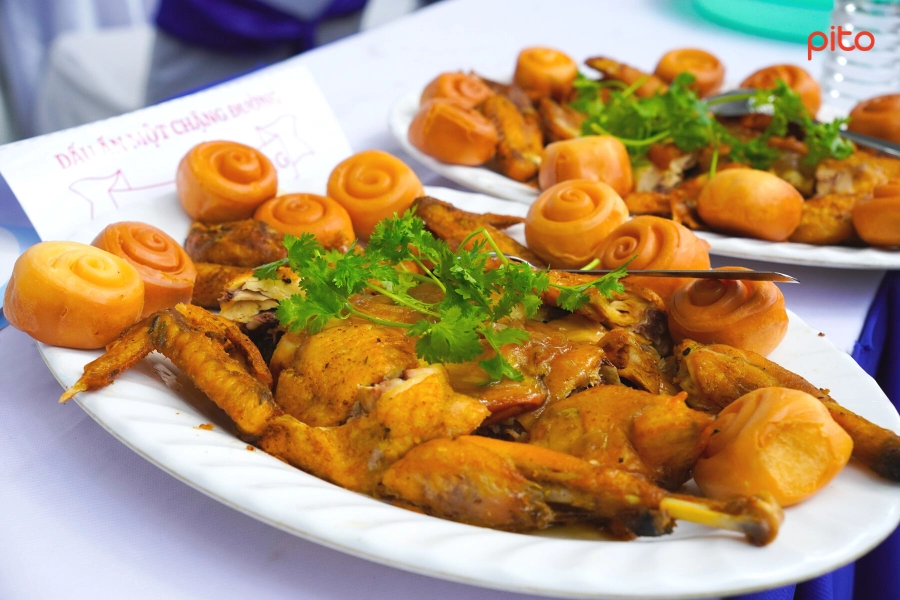 Gà chiên mật ong tiệc bàn