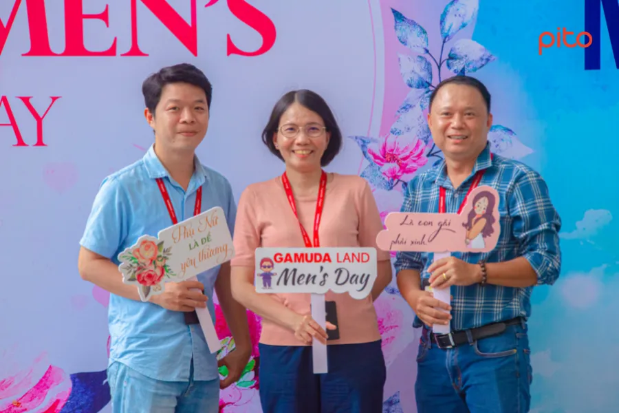 Mọi người chụp ảnh cùng hashtag
