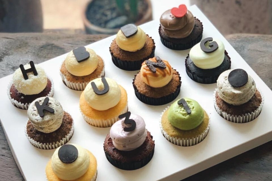 Set-banh-cupcake-lam-qua-20.10 Set bánh cupcake làm quà 20/10