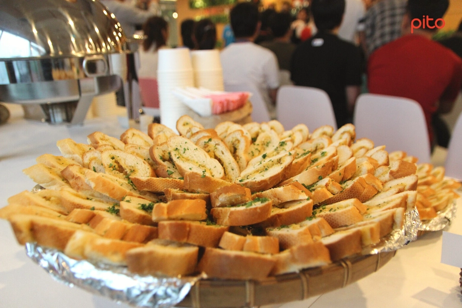 Bánh mì trong tiệc Nhanh PITO