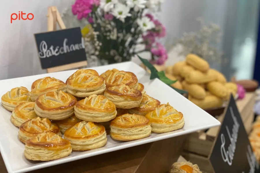Món bánh pate chaud PITO