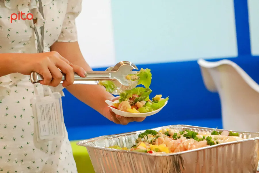 Thưởng thức salad