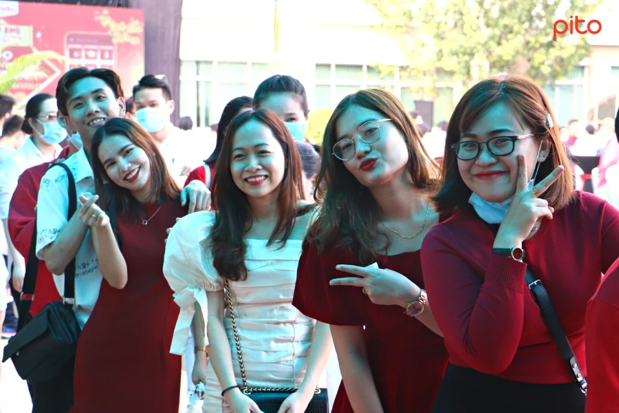 Các bạn nhân viên Tất niên Sendo PITO
