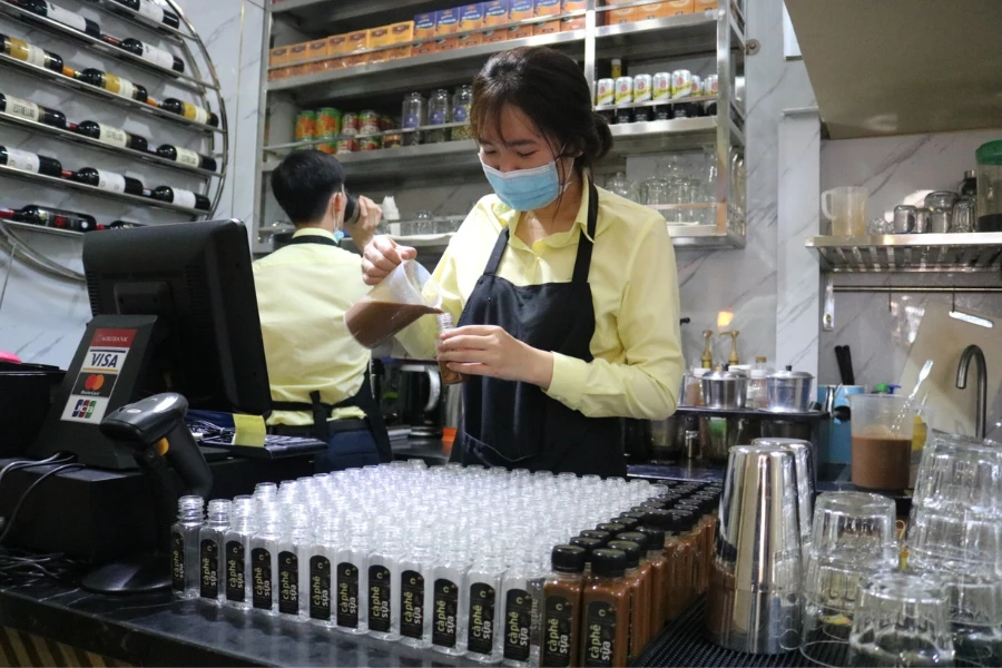 Chuan-bi-do-uong-gui-tang-luc-luong-chong-dich-PITO Chuẩn bị đồ uống gửi tặng lực lượng chống dịch PITO