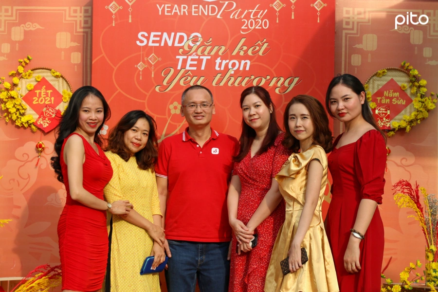 Chụp ảnh cùng đồng nghiệp Sendo PITO