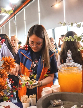 Nhân viên GHN dùng tiệc Tea break