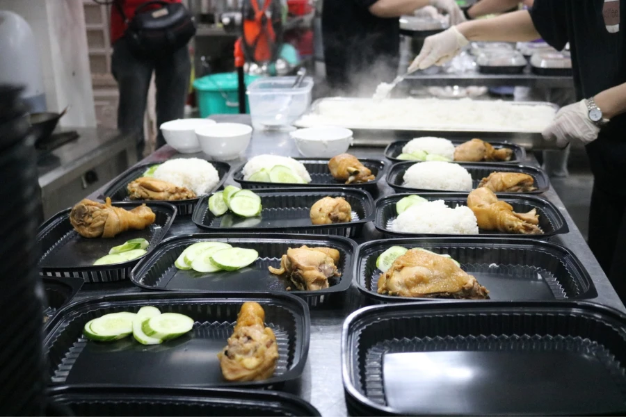 Nhung-phan-an-gui-den-luc-luong-chong-dich-PITO Những phần ăn gửi đến lực lượng chống dịch PITO
