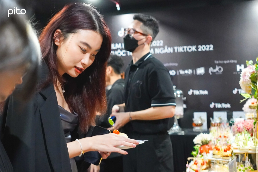 Thưởng thức tiệc Tiktok event