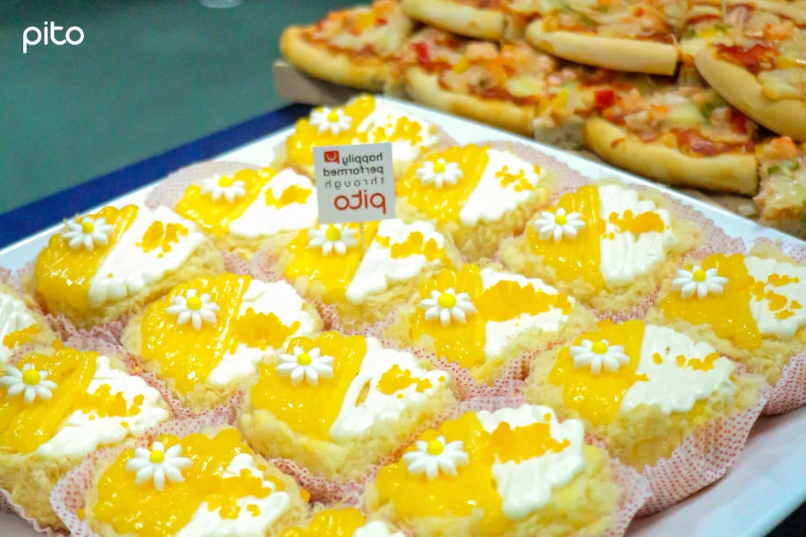 Bánh bông lan trứng muối Kingfood Mart PITO