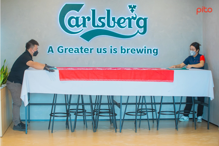 Chuẩn bị tiệc Giáng sinh tại Carlsberg