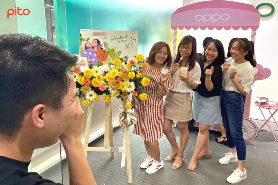 Moi-nguoi-chup-anh-ki-niem-cung-nhau-OPPO-PITO Mọi người chụp ảnh kỉ niệm cùng nhau OPPO PITO