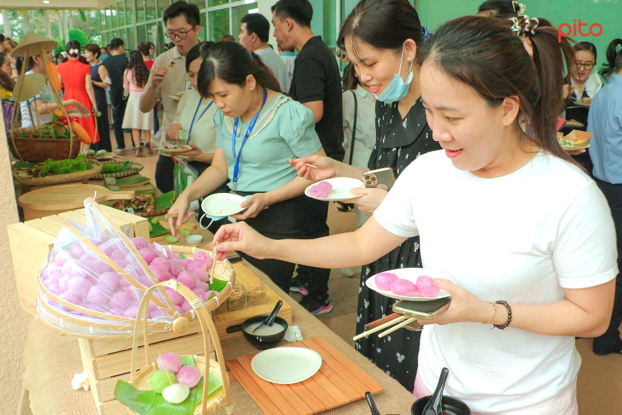 Nhân viên CIH dùng tiệc Finger Food