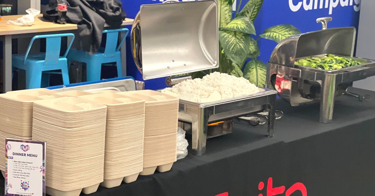 Bữa trưa tại văn phòng cho nhân viên - PITO Cloud Canteen