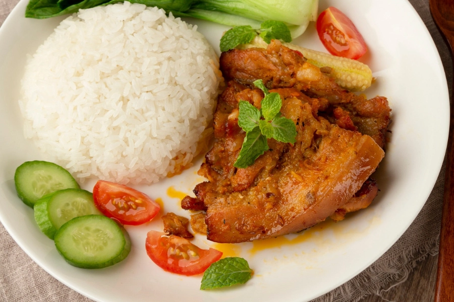 Heo-nuong-rieng-sa-com-van-phong-PITO-Cloud-Canteen Heo nướng riềng sả cơm văn phòng PITO Cloud Canteen