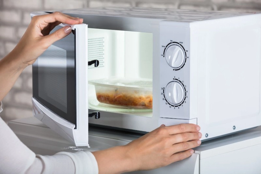 Khong-dung-hop-nhua-kem-chat-luong-PITO-Cloud-Canteen Không dùng hộp nhựa kém chất lượng để đựng cơm trưa PITO Cloud Canteen