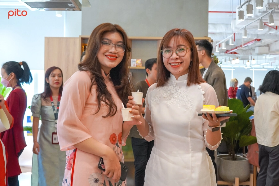 Nhân viên AIA check-in tiệc Tân niên - PITO