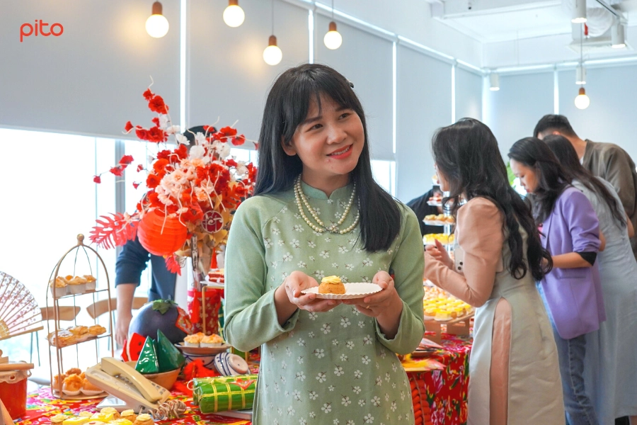 Nhân viên AIA thưởng thức tiệc Tân niên - PITO