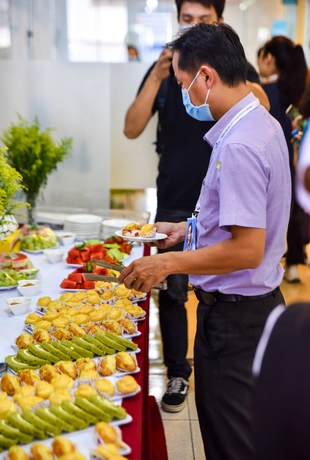 Nhân viên bệnh viện da liễu thưởng thức tiệc Tea Break