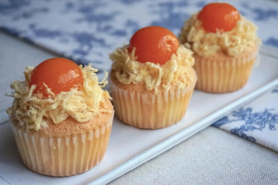 Bánh bông lan trứng muối