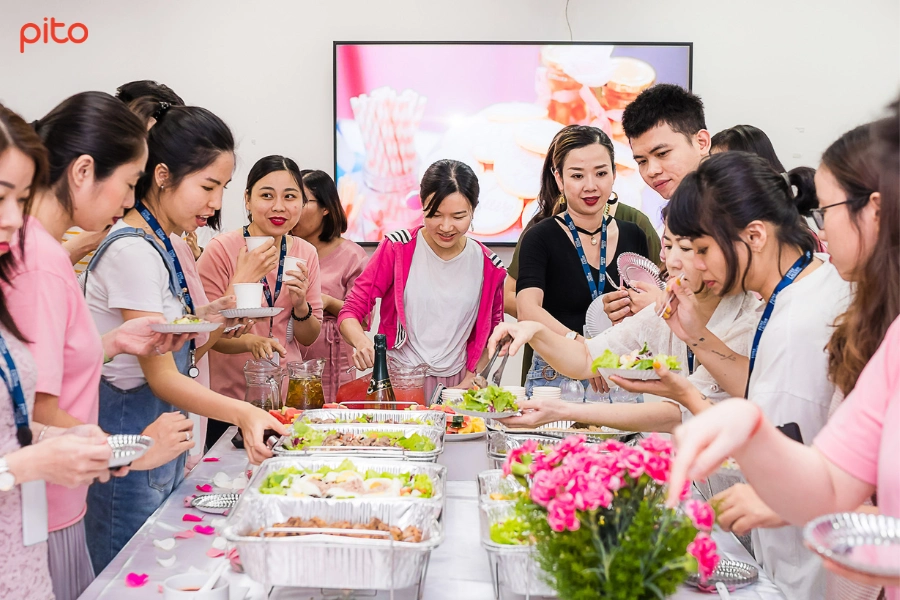 Che-do-phuc-loi-bua-an-mien-phi-tiec-tai-van-phong-PITO Chế độ phúc lợi cung cấp bữa ăn miễn phí, tiệc tại văn phòng cho nhân viên - PITO