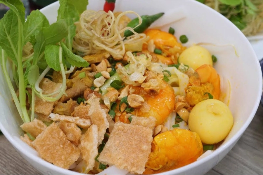 Com-trua-van-phong-mi-quang-PITO-Cloud-Canteen Cơm trưa văn phòng mì quảng PITO Cloud Canteen