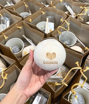 Dừa tươi in logo Lazada - PITO