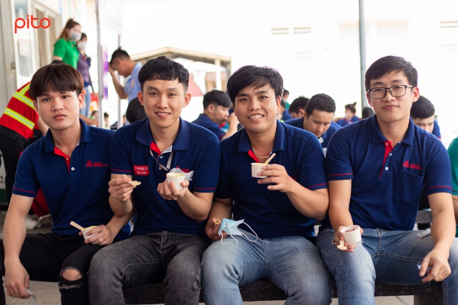 Nhan-vien-Avery-Dennison-thuong-thuc-kem-tuoi Nhân viên Avery Dennison thưởng thức kem tươi